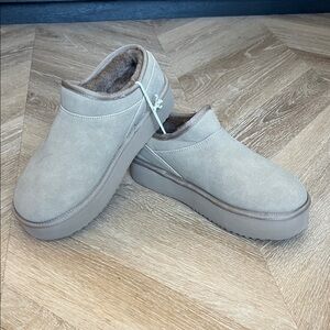 American Eagle Outfitters Beige Suede Platform Mules— brand new never worn!!